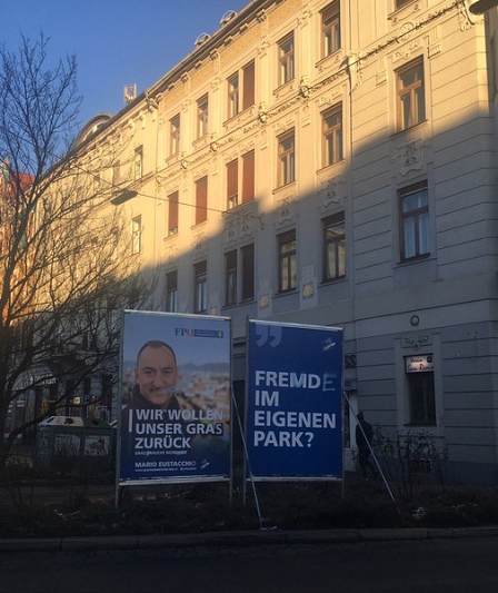 Beschmierte Plakate der FPÖ in Graz